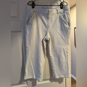 Belle by Kim Gravel Capri jeans